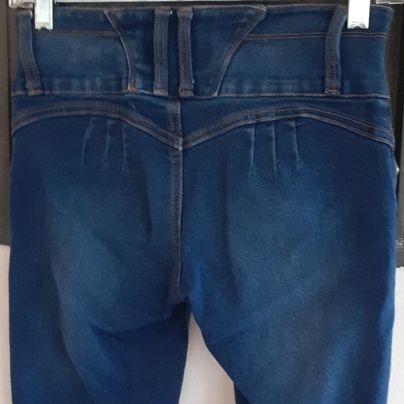 Bella adorable tight jeans! 1 - Picture 4 of 5